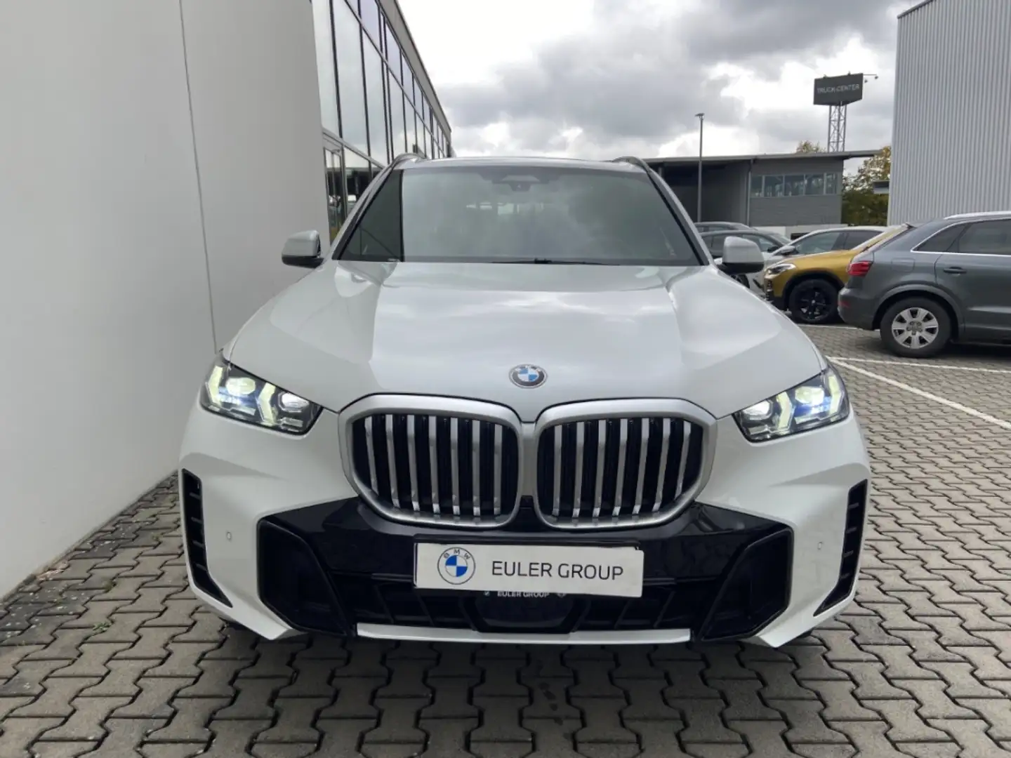 BMW X5 40i M-Sport 20'' Pano ICONIC AHK KlimaSitze ParkAs Weiß - 2