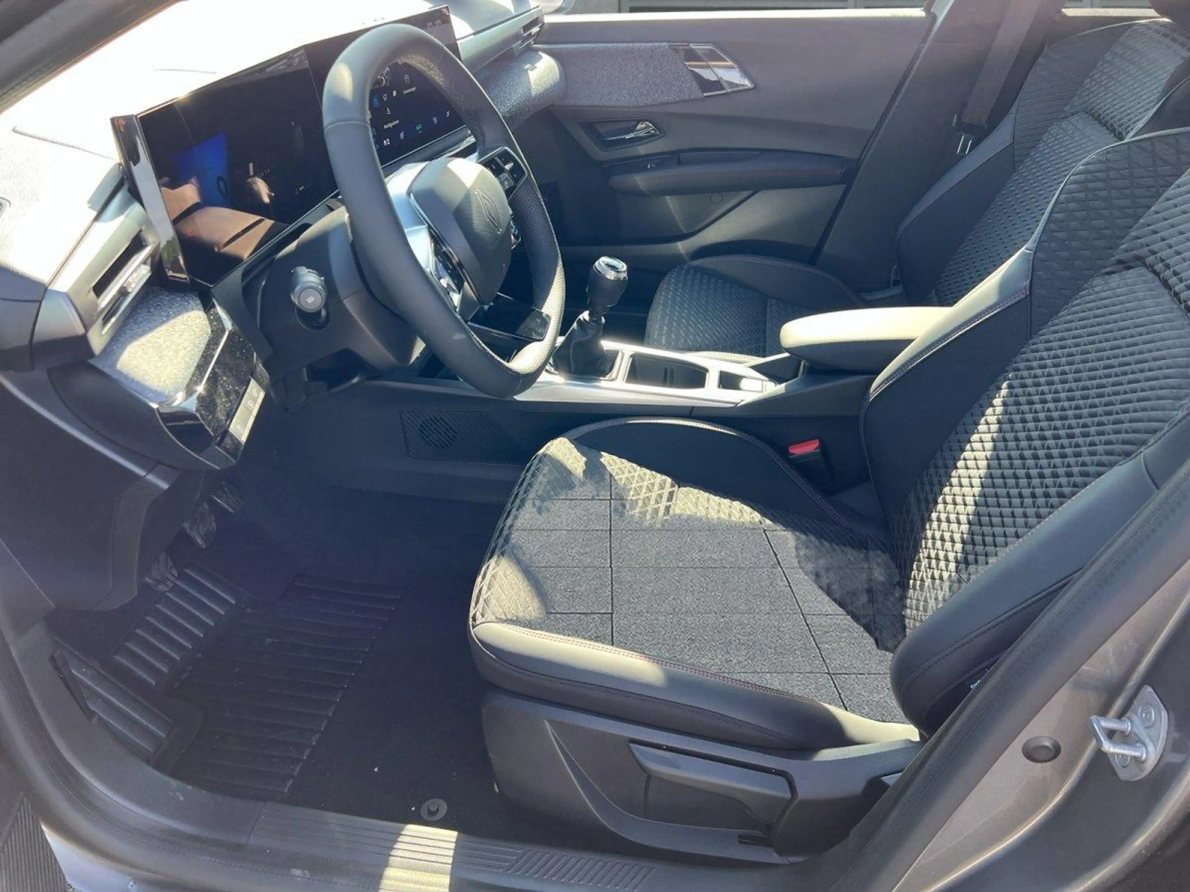 Renault Clio Techno SHZ RFK TCe 115 84 kW (114 PS), Schaltge... — photo 4