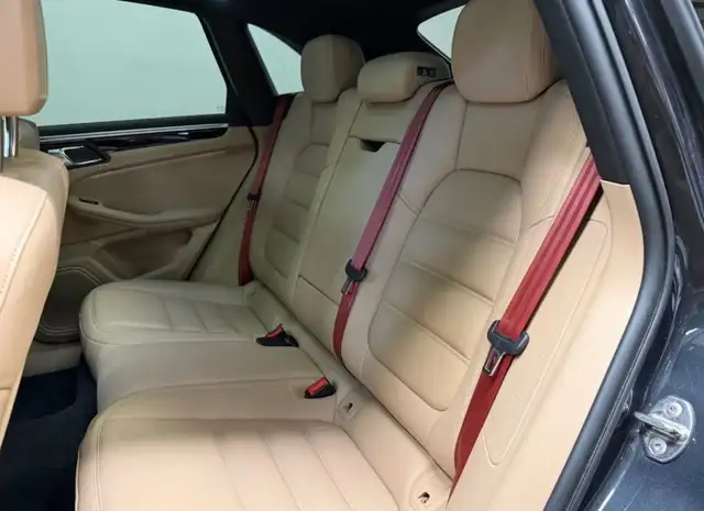 Porsche Macan view 10