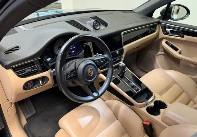 Porsche Macan view 15
