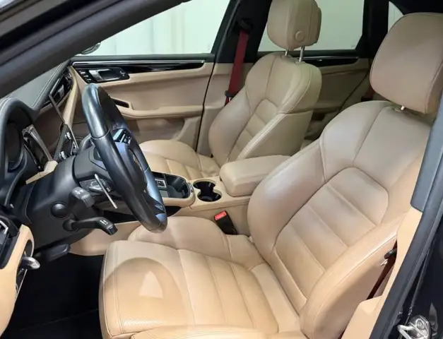 Porsche Macan view 7