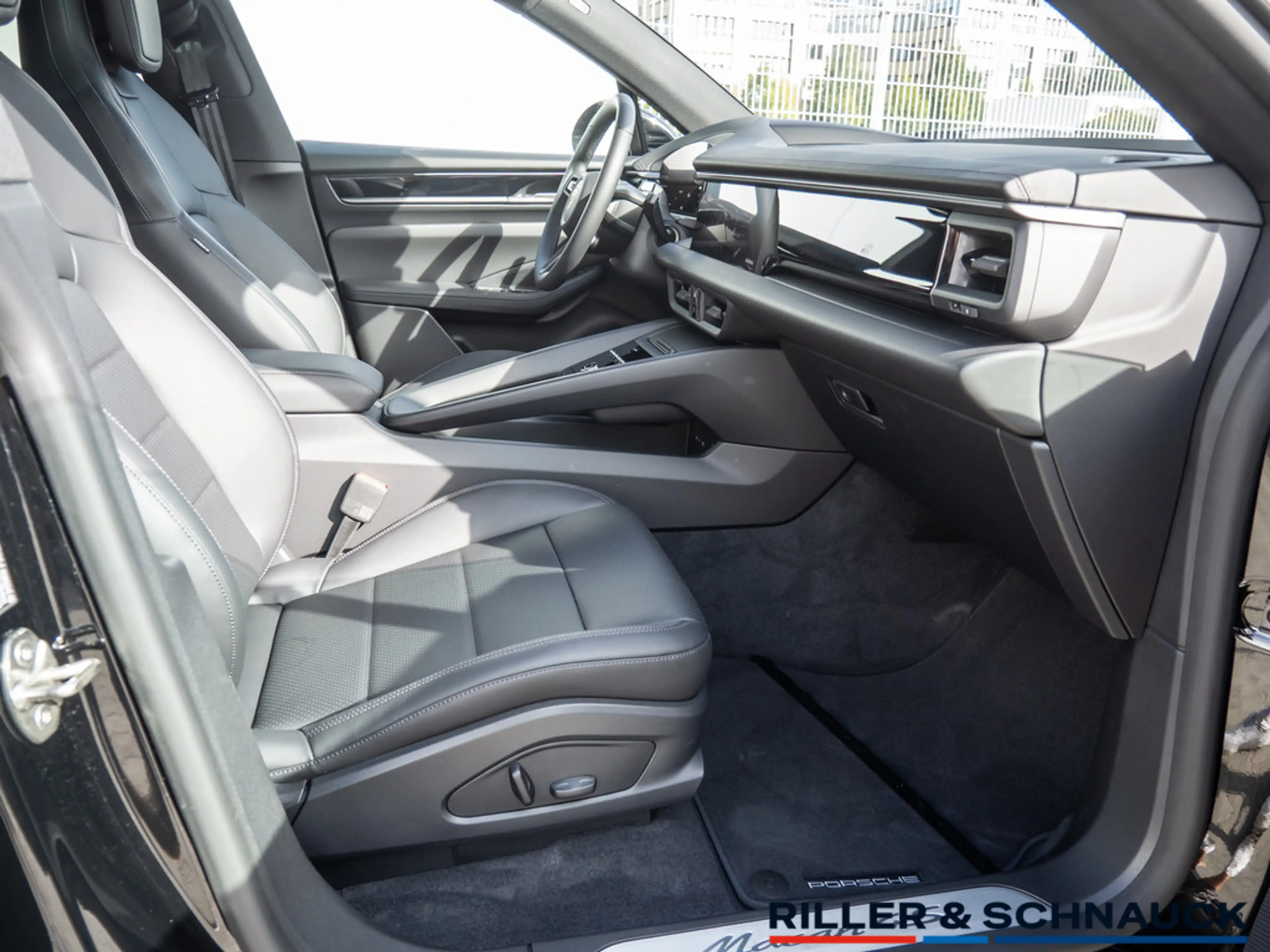 Porsche Macan 4S Electric OHNE ZULASSUNG / PANO+HUD+A — photo 7