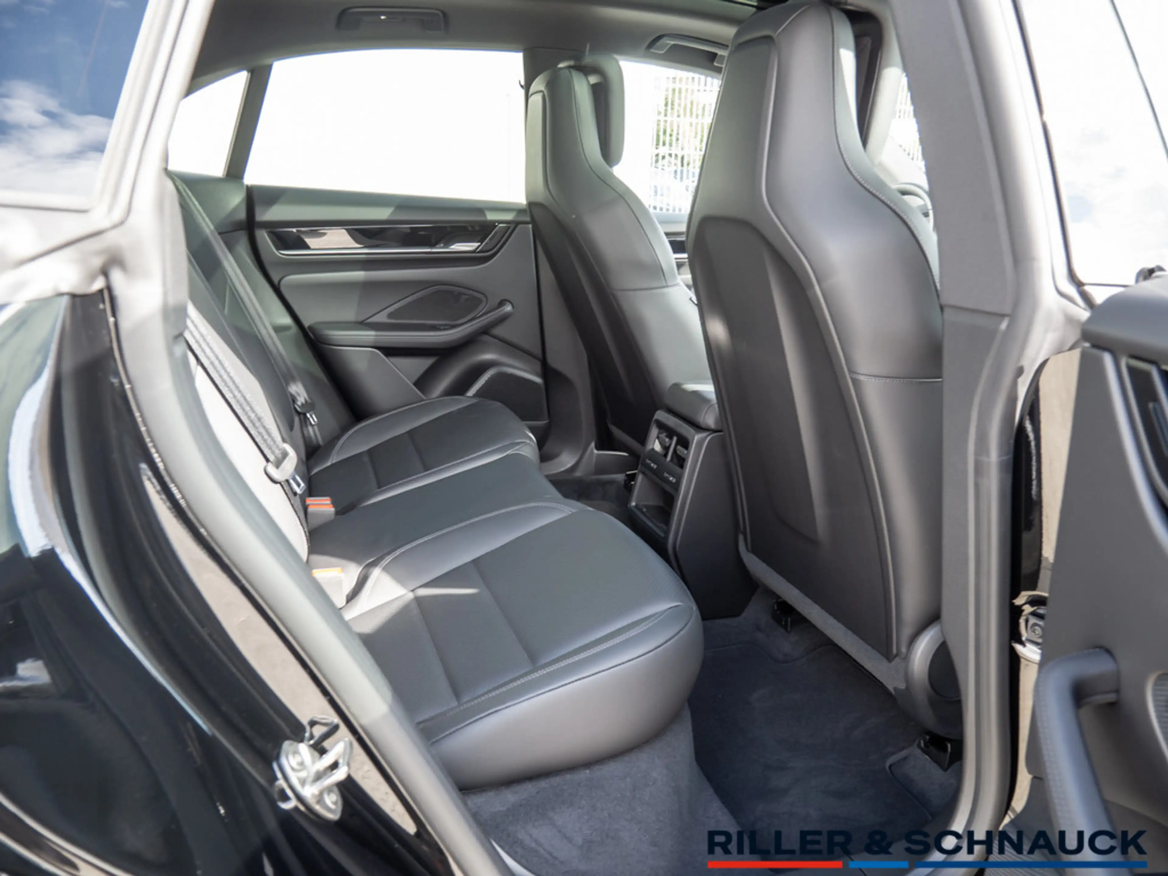 Porsche Macan 4S Electric OHNE ZULASSUNG / PANO+HUD+A — photo 8