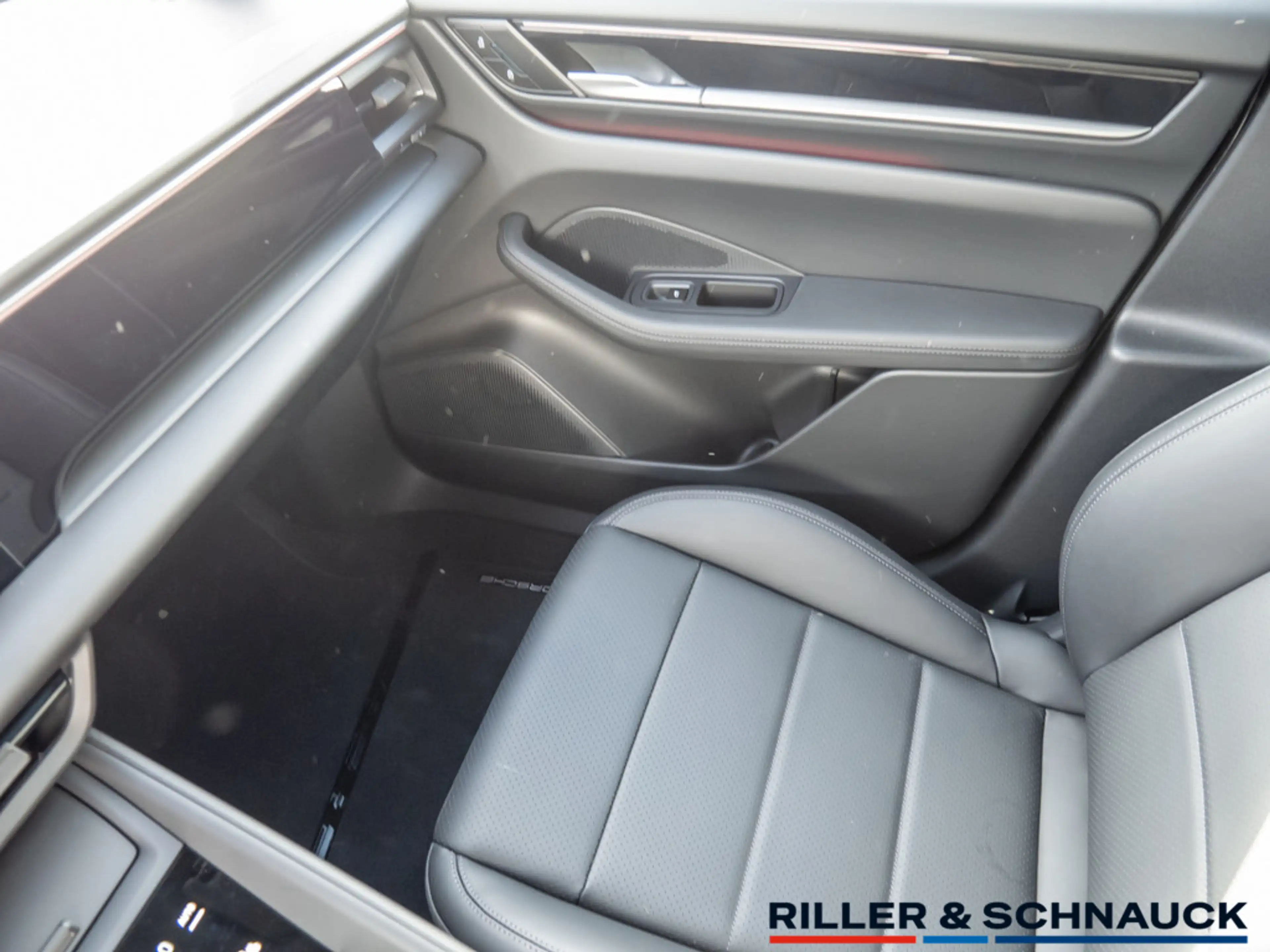 Porsche Macan 4S Electric OHNE ZULASSUNG / PANO+HUD+A — photo 15
