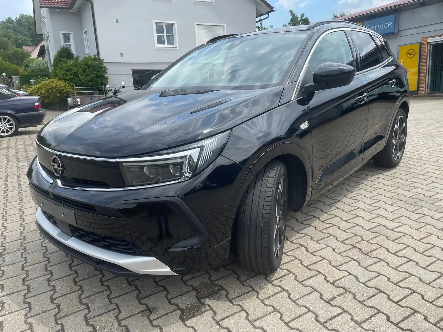 Opel Grandland 1.5 D Automatik Ultimate Keyless Radar NAVI Schwarz - 1