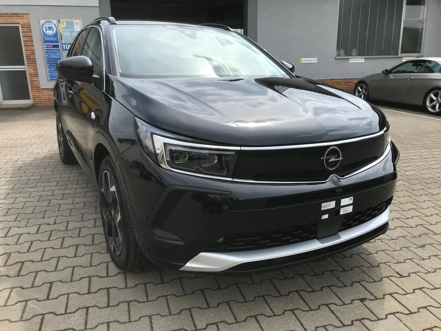 Opel Grandland 1.5 D Automatik Ultimate Keyless Radar NAVI Schwarz - 1
