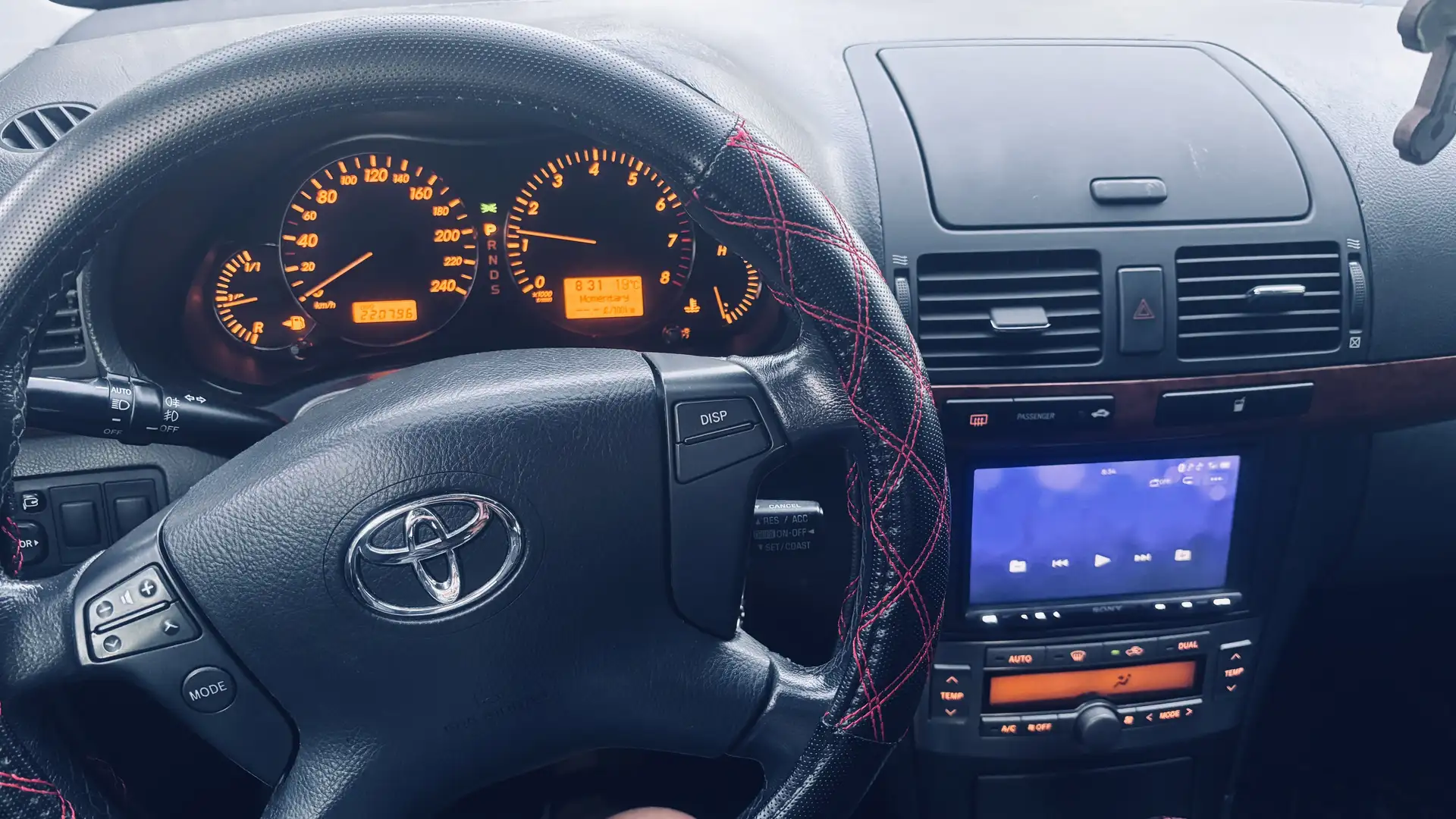 Toyota Avensis 2.0 VVT-i Automatik Team - 1