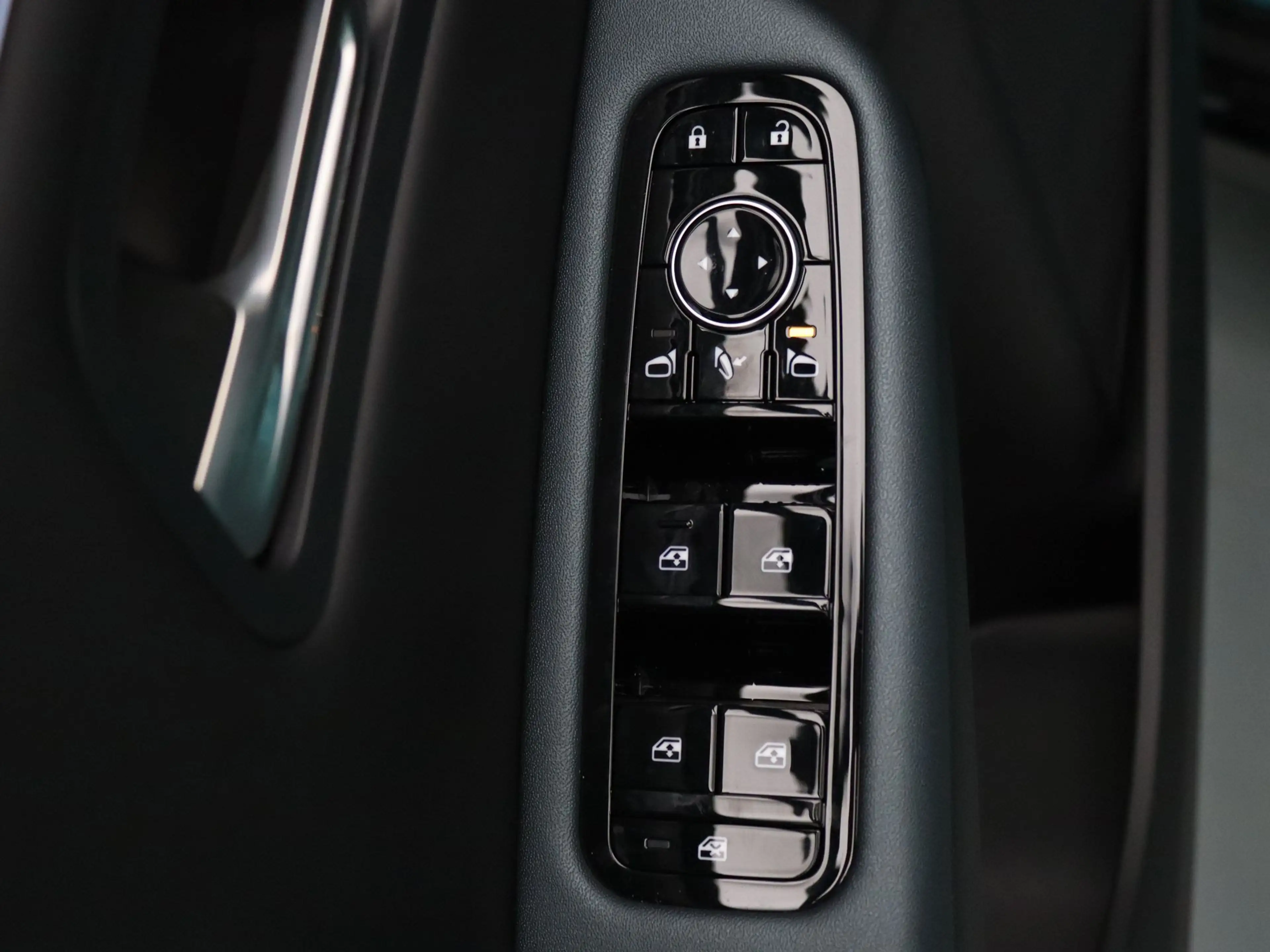 Nissan Leaf Evolve 75 kWh Apple Carplay/Android Auto | Climate — photo 27
