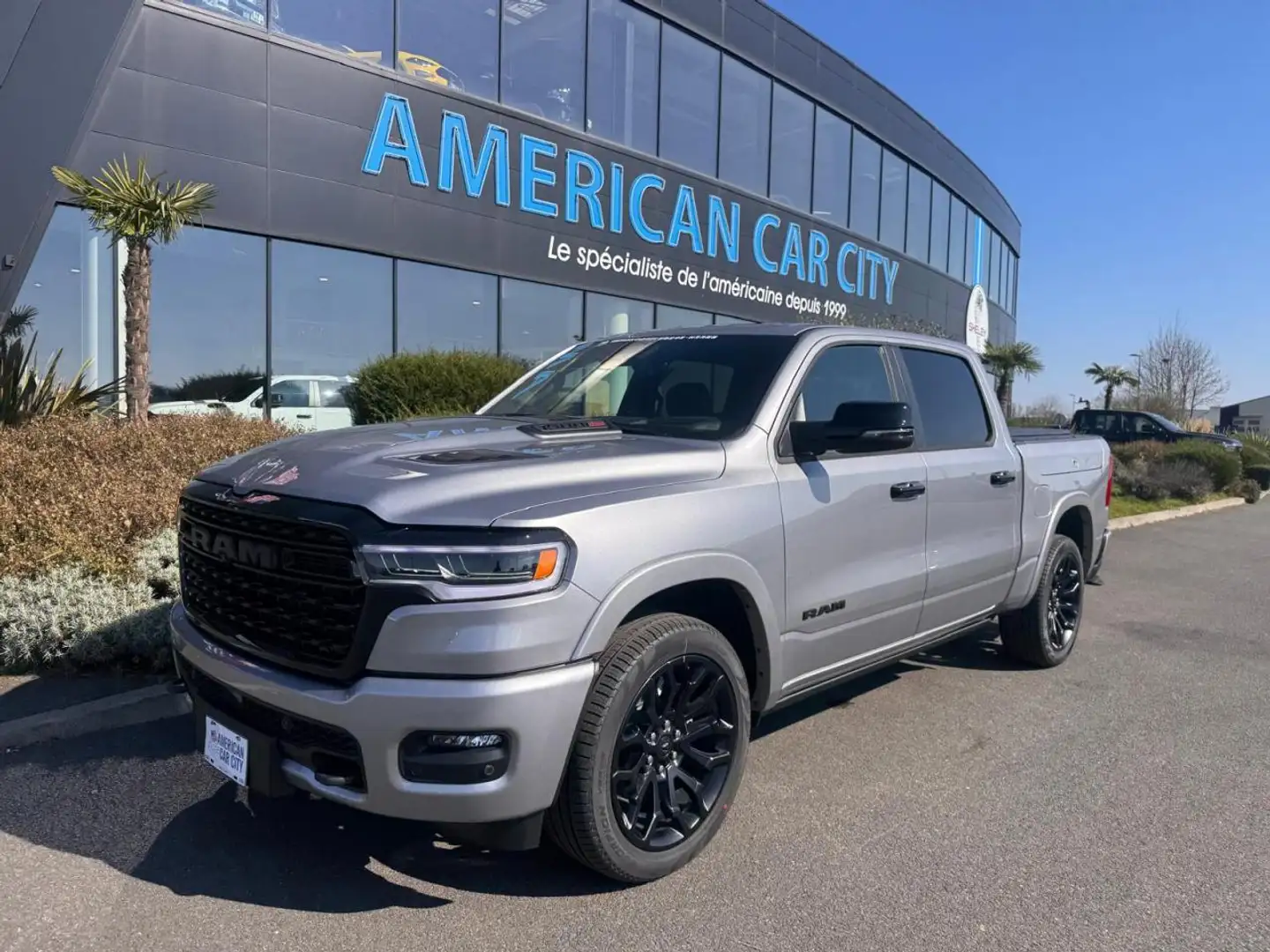 Dodge RAM 1500 CREW LIMITED NIGHT EDITION RAMBOX 2025 Gris - 1
