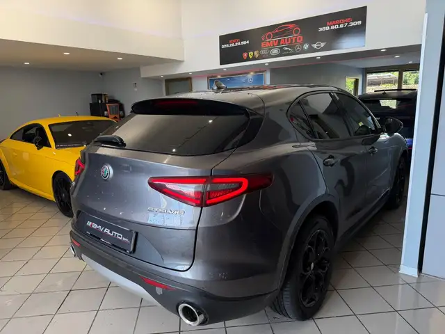 Alfa Romeo Stelvio view 13