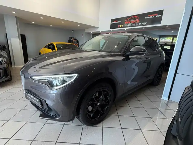 Alfa Romeo Stelvio view 3