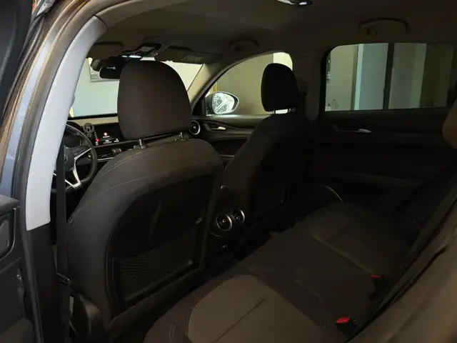 Alfa Romeo Stelvio view 11