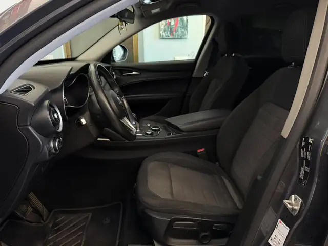Alfa Romeo Stelvio view 8