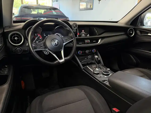 Alfa Romeo Stelvio view 6