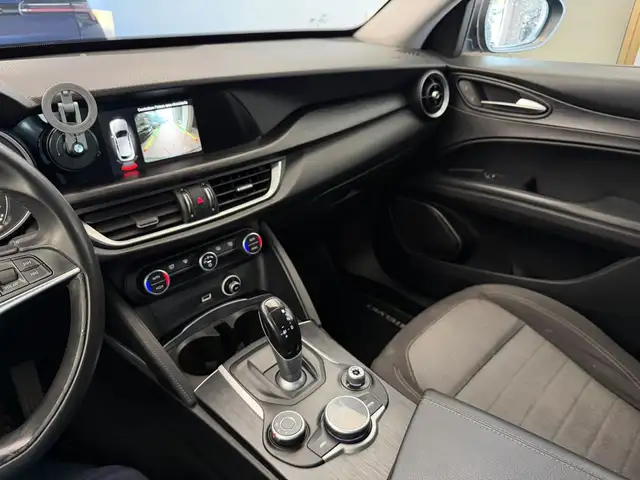Alfa Romeo Stelvio view 9