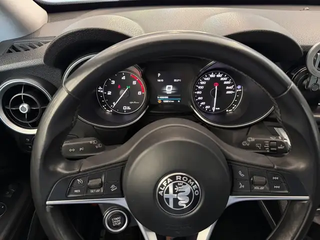 Alfa Romeo Stelvio view 7