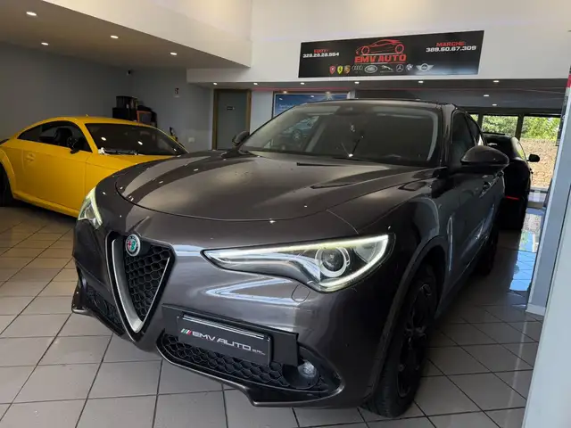 Alfa Romeo Stelvio view 4