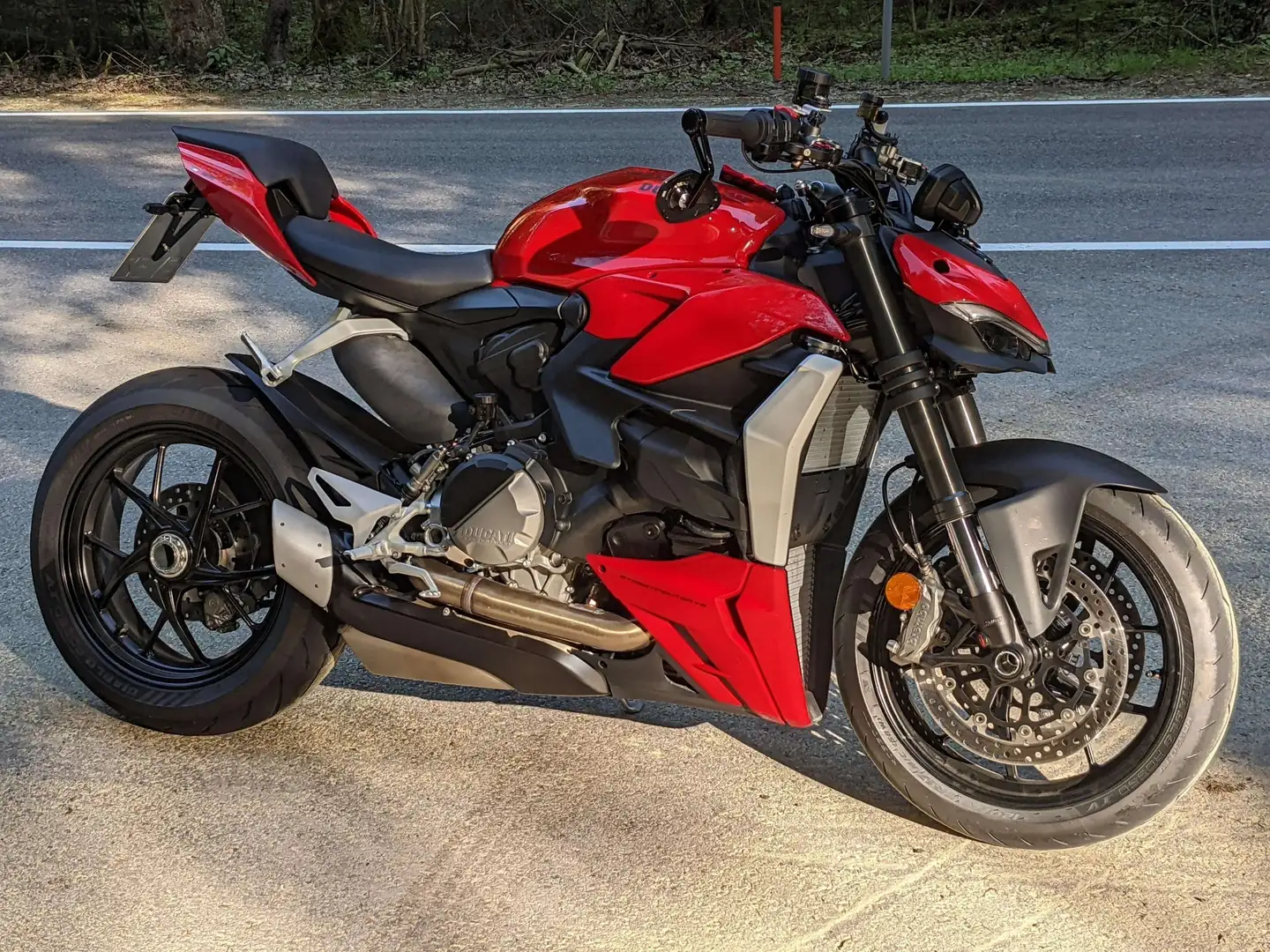 Ducati Streetfighter V2 Rot - 1