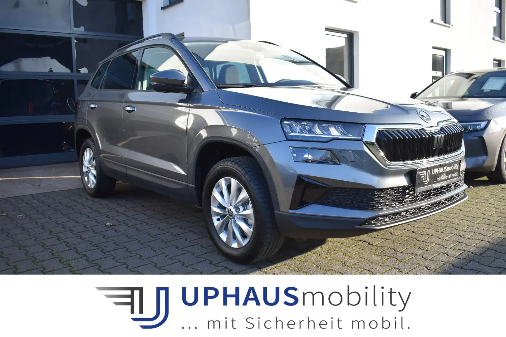 Skoda Karoq Selection 1,5 TSI DSG*AHKschwenkbar*el.Hec Grijs - 1
