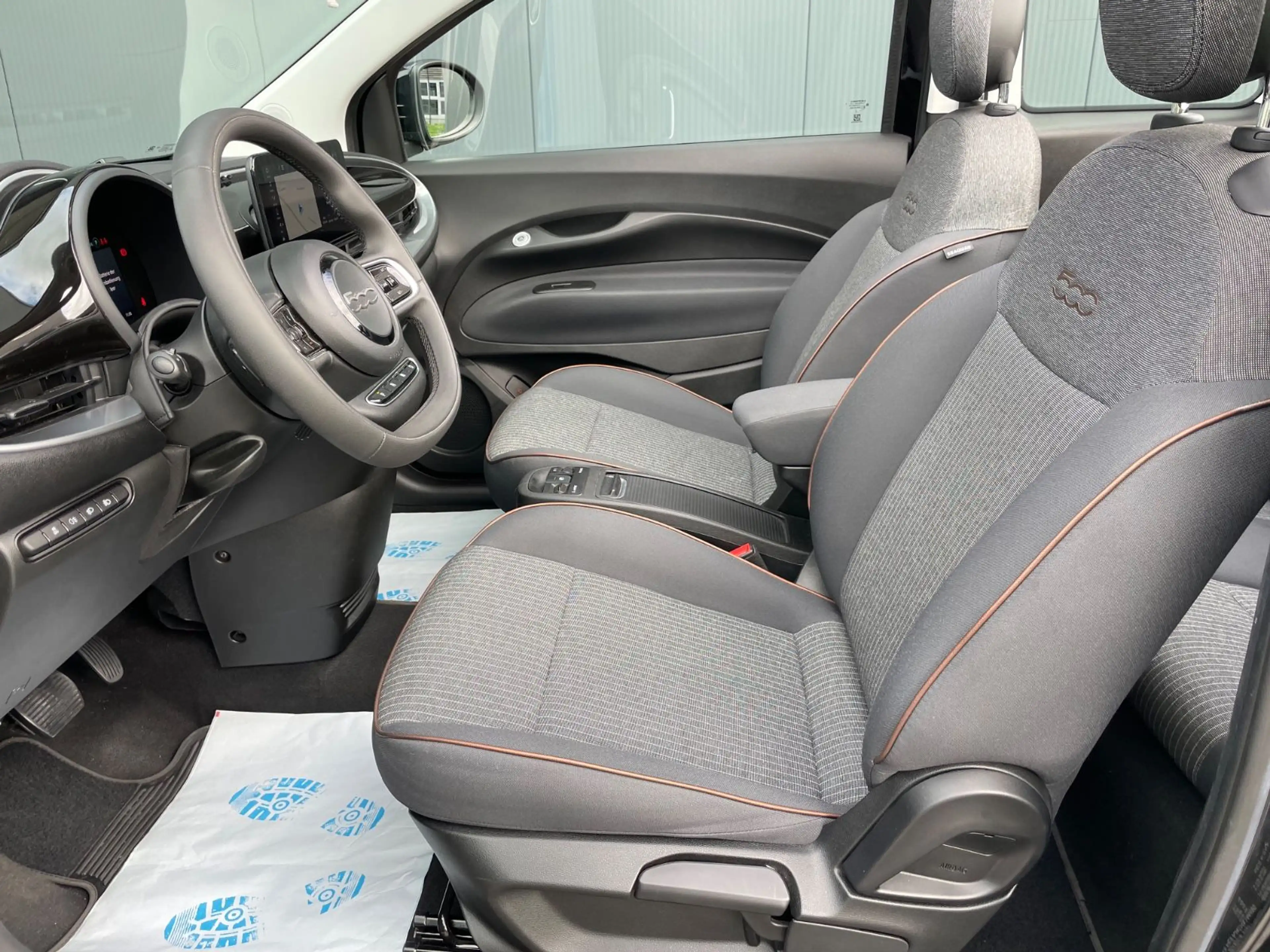 Fiat 500e Icon Cabrio/Navi/Keyless/Winter-Paket — photo 19