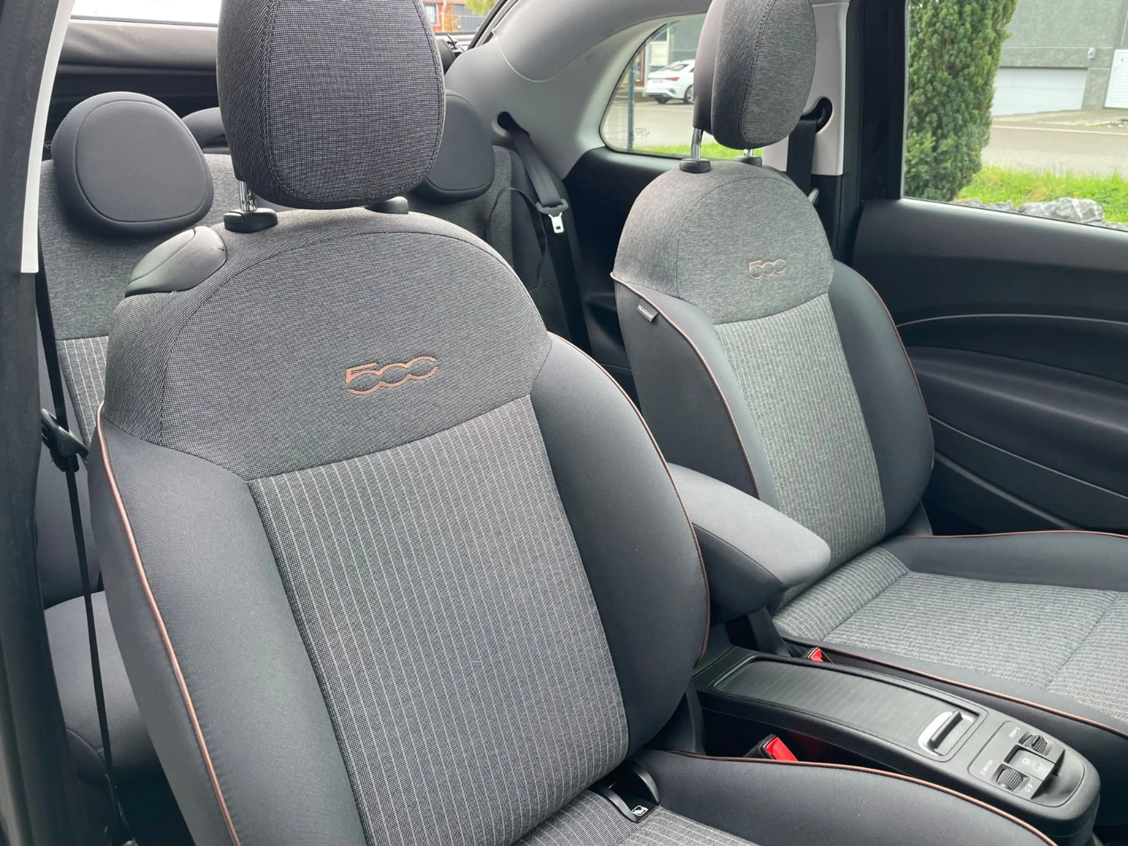 Fiat 500e Icon Cabrio/Navi/Keyless/Winter-Paket — photo 20