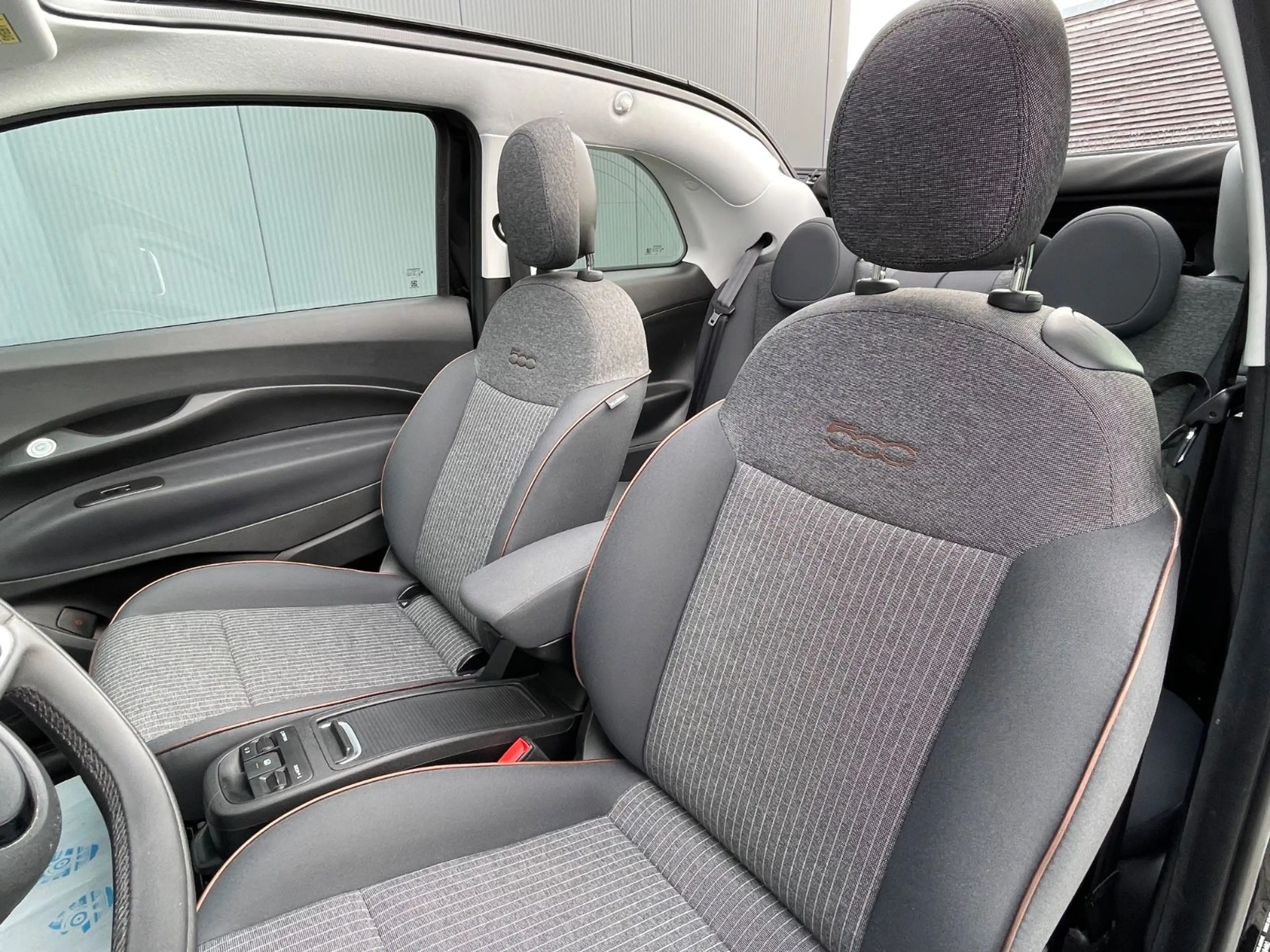 Fiat 500e Icon Cabrio/Navi/Keyless/Winter-Paket — photo 18