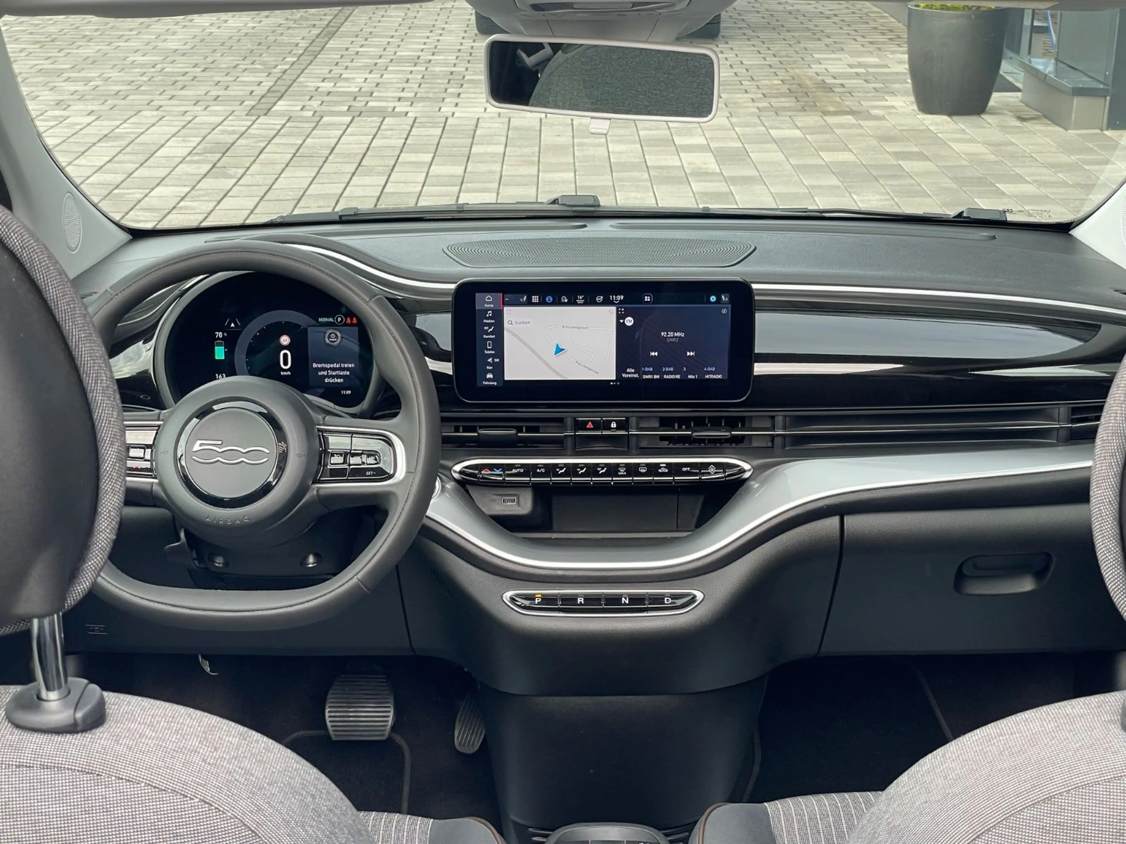 Fiat 500e Icon Cabrio/Navi/Keyless/Winter-Paket — photo 24