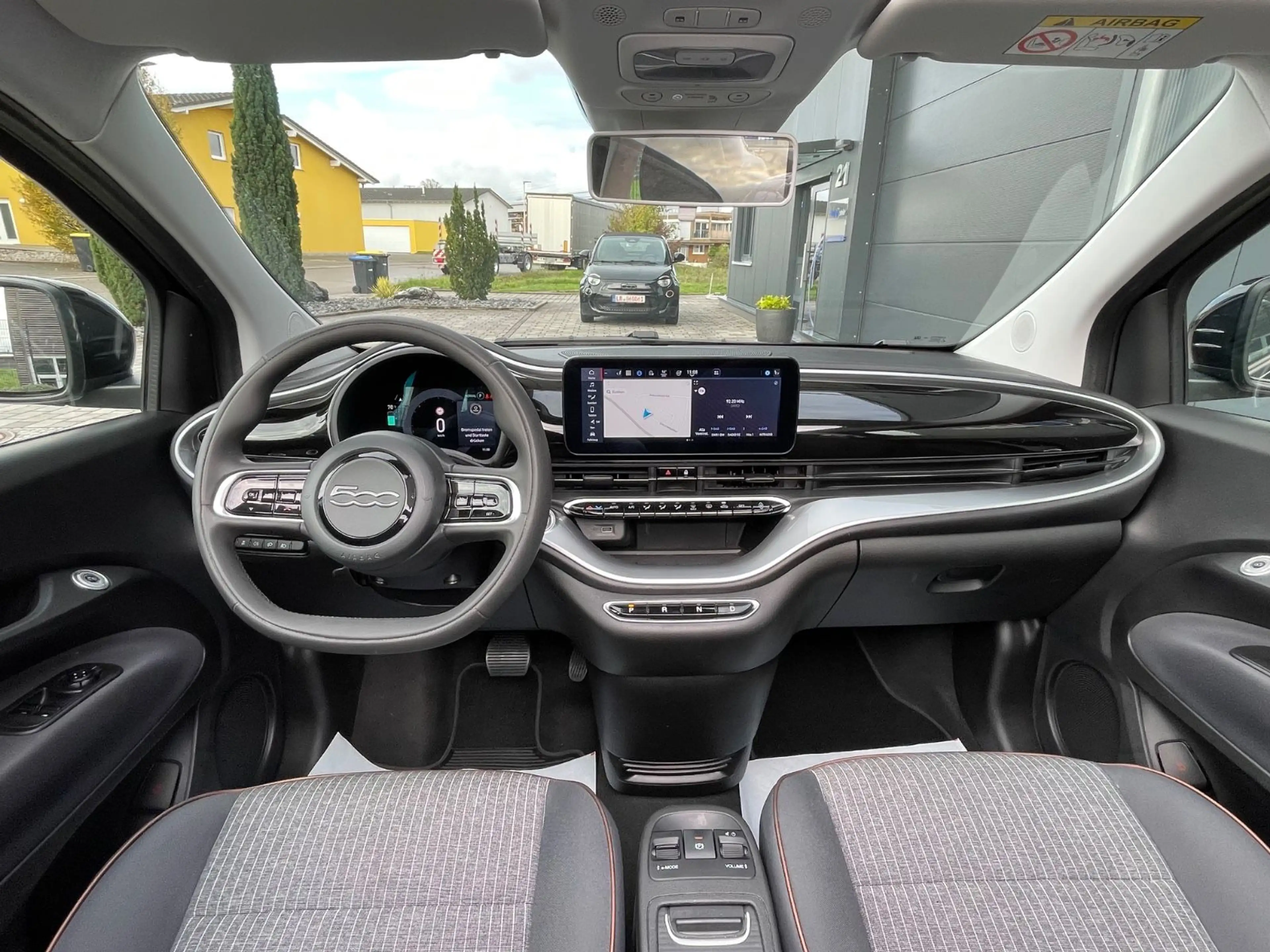 Fiat 500e Icon Cabrio/Navi/Keyless/Winter-Paket — photo 22
