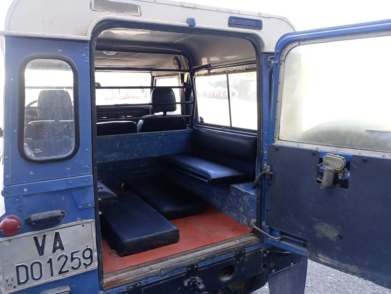 Land Rover Defender 90 2.5 td County SW, foto 8
