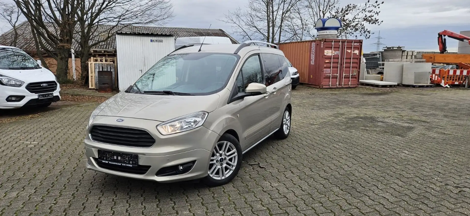 Ford Tourneo Courier Titanium Grau - 1