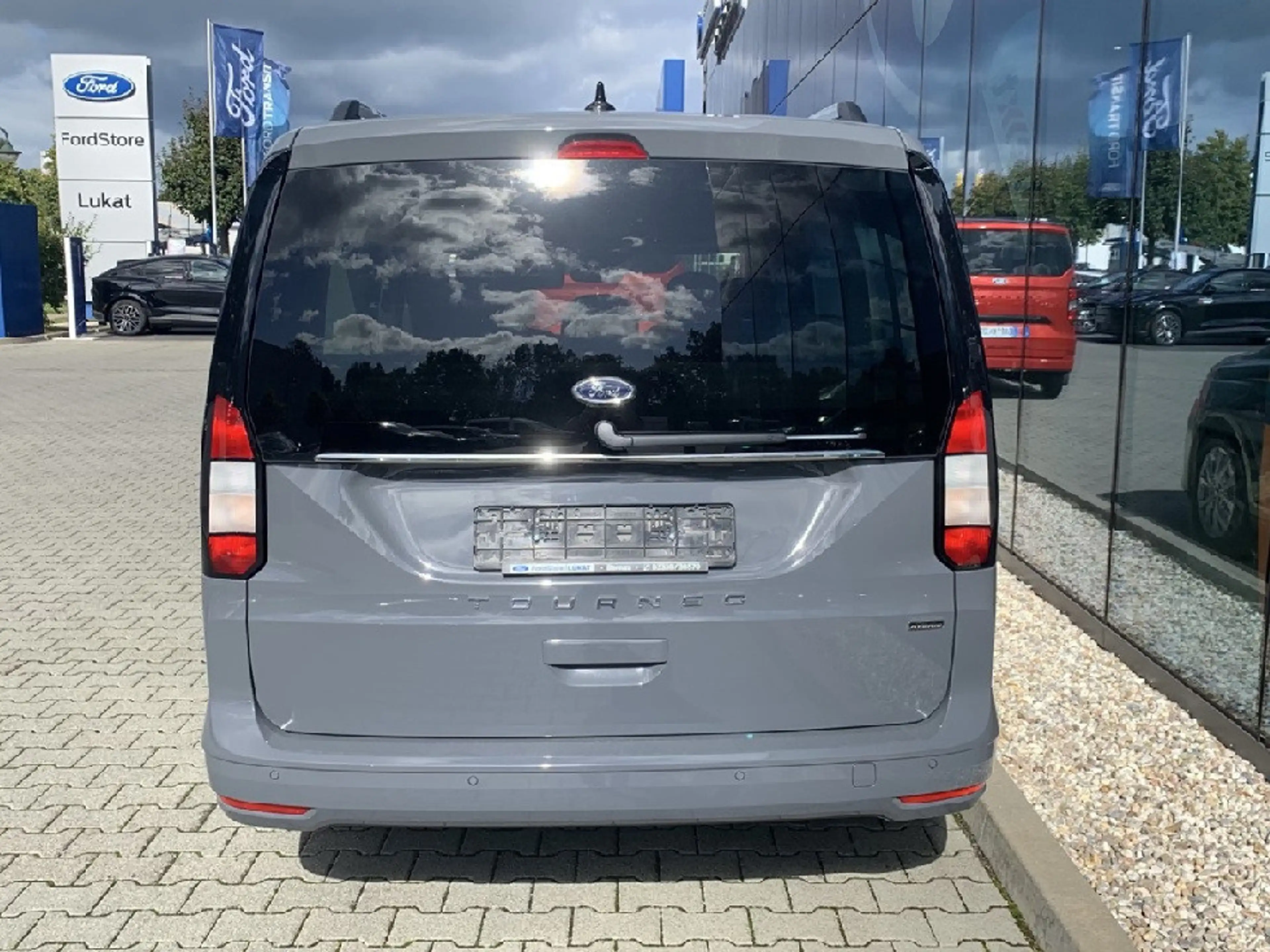 Ford Tourneo Connect 1.5 EcoBoost PHEV Grand Titanium — photo 12