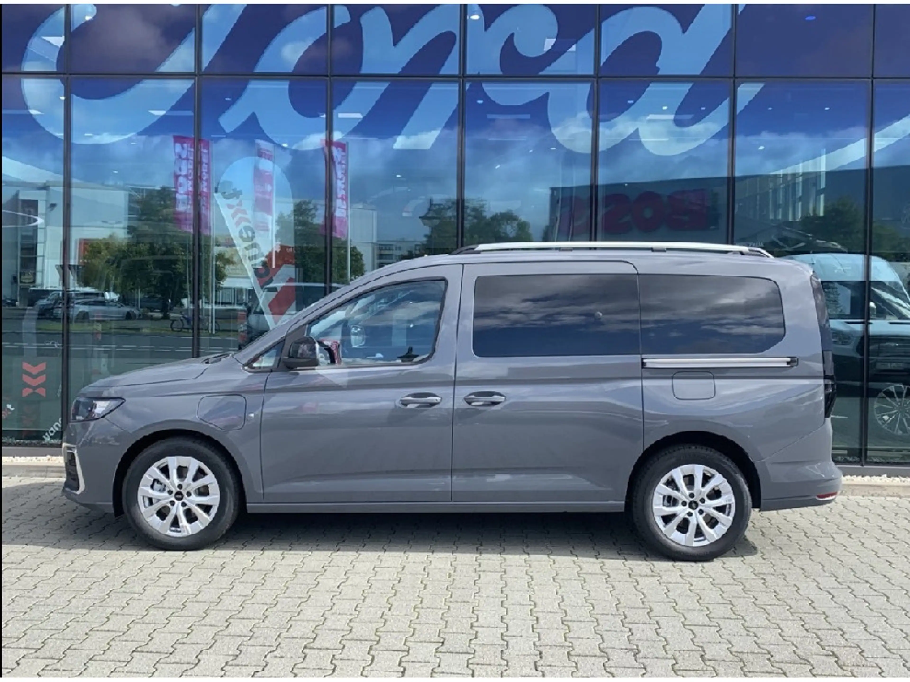 Ford Tourneo Connect 1.5 EcoBoost PHEV Grand Titanium — photo 3