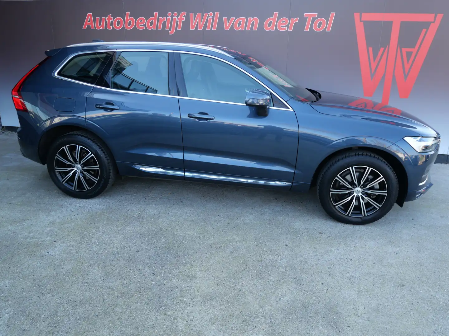 Volvo XC60 2.0 B5 INSCRIPTION | PANORAMA | LEER | H.U.D | HAR Blau - 1