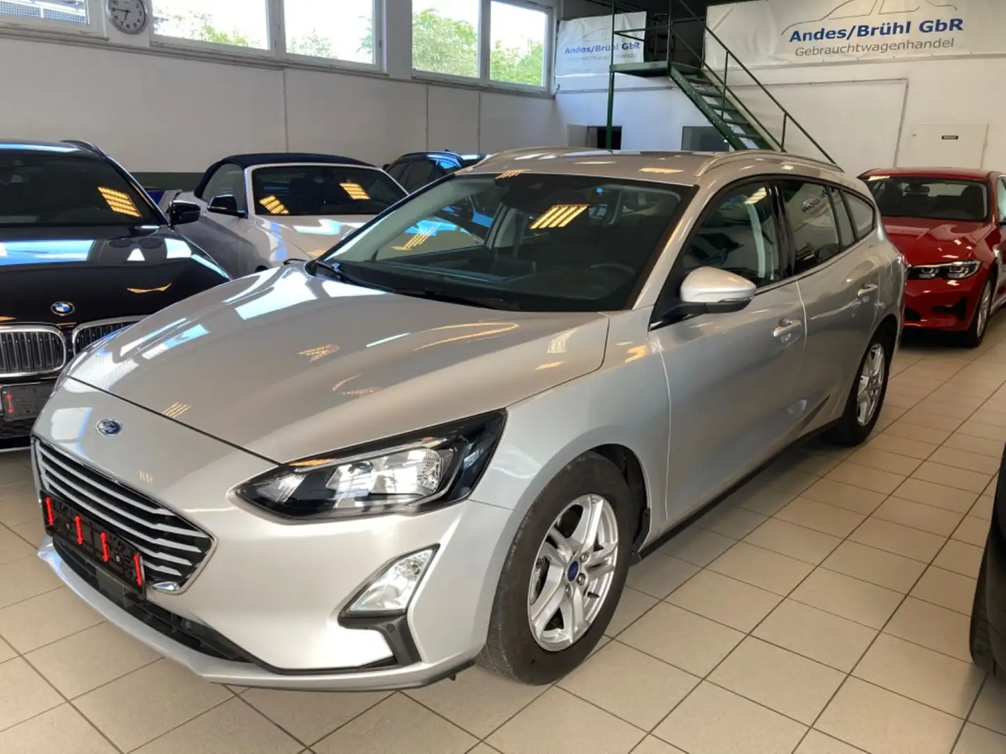 Ford Focus Turnier 1.5 EB Cool & Connect Navi LED Silber - 1
