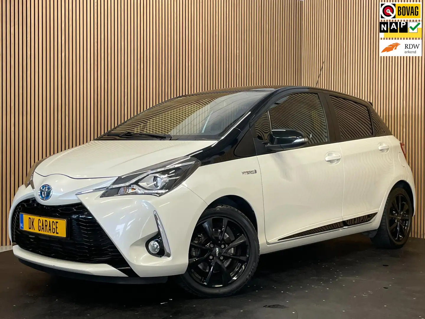 Toyota Yaris 1.5 Hybrid Bi-Tone |PANO|CAMERA|NAVI|CRUISE, CLIMA Wit - 1