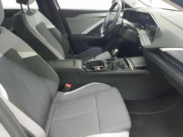 Opel Astra view 8