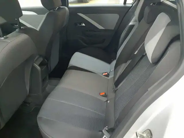 Opel Astra view 13