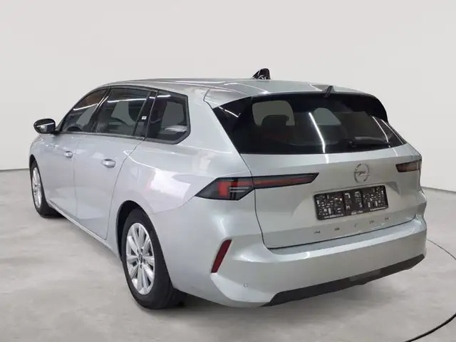 Opel Astra view 5