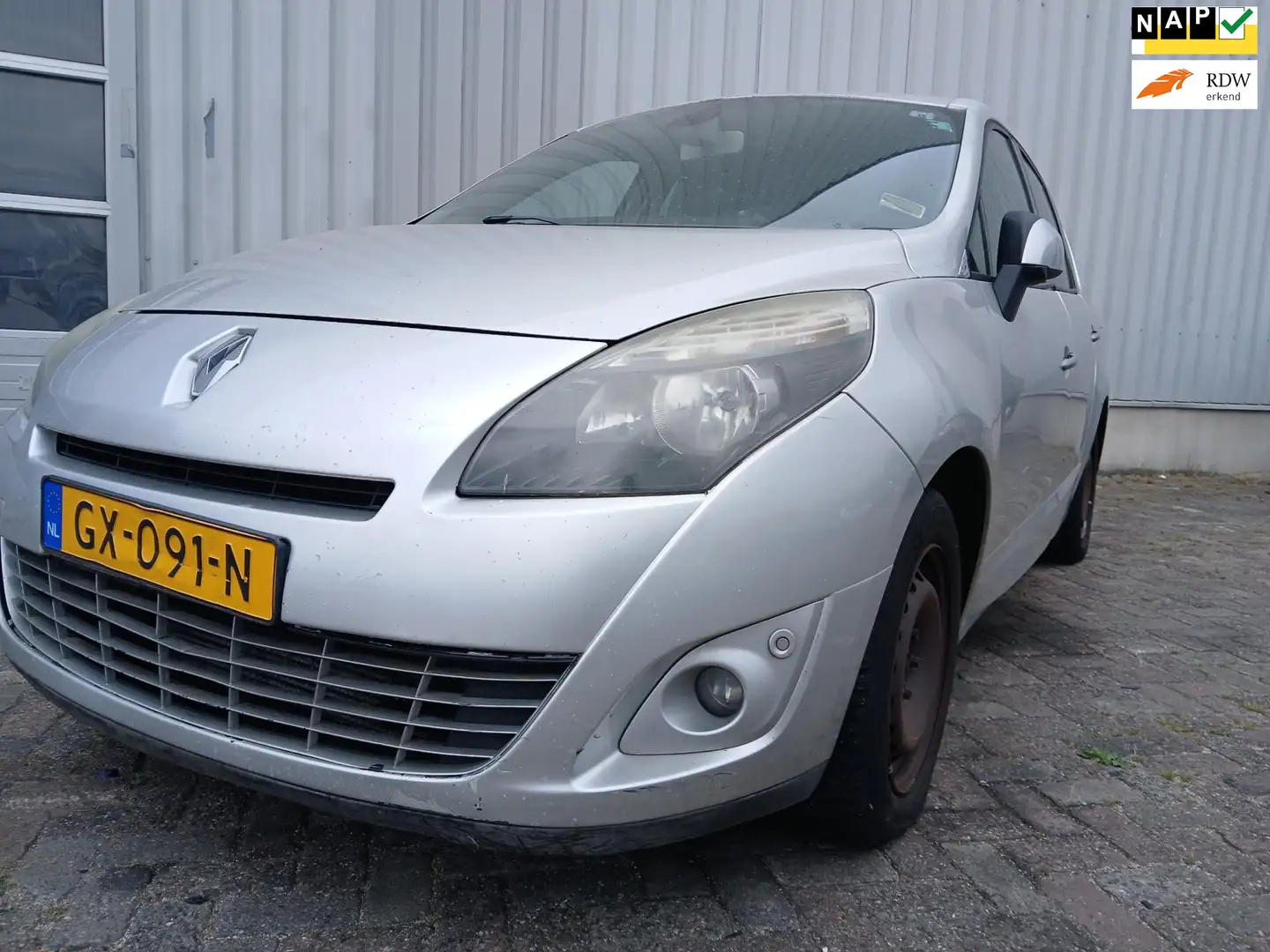 Renault Grand Scenic 1.5 dCi Dynamique 7p. MOTOR SCHADE!! Grijs - 1