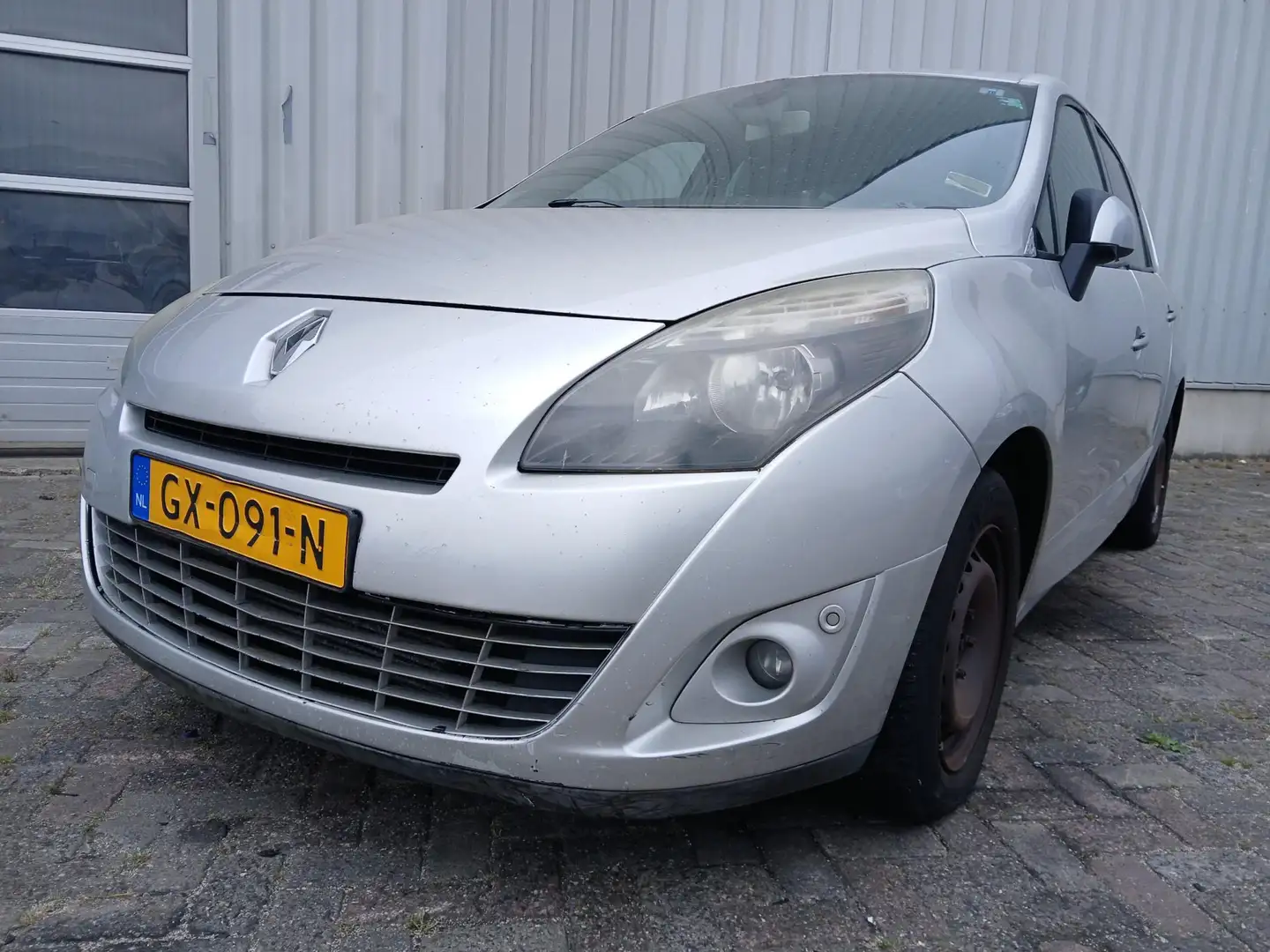 Renault Grand Scenic 1.5 dCi Dynamique 7p. MOTOR SCHADE!! Grijs - 2