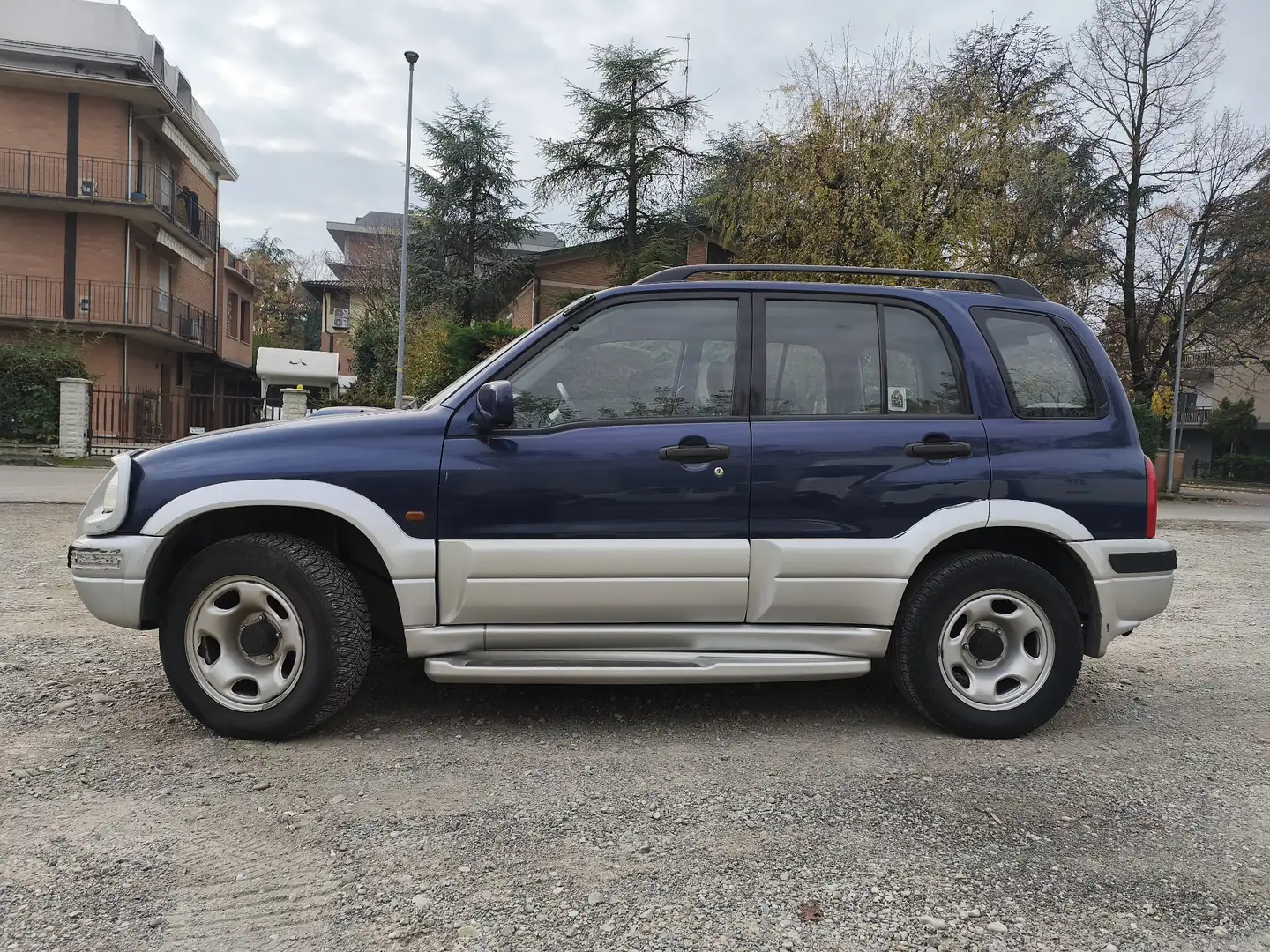 Suzuki Grand Vitara 5p 2.0 tdi c/2airbag,abs,AC - 1