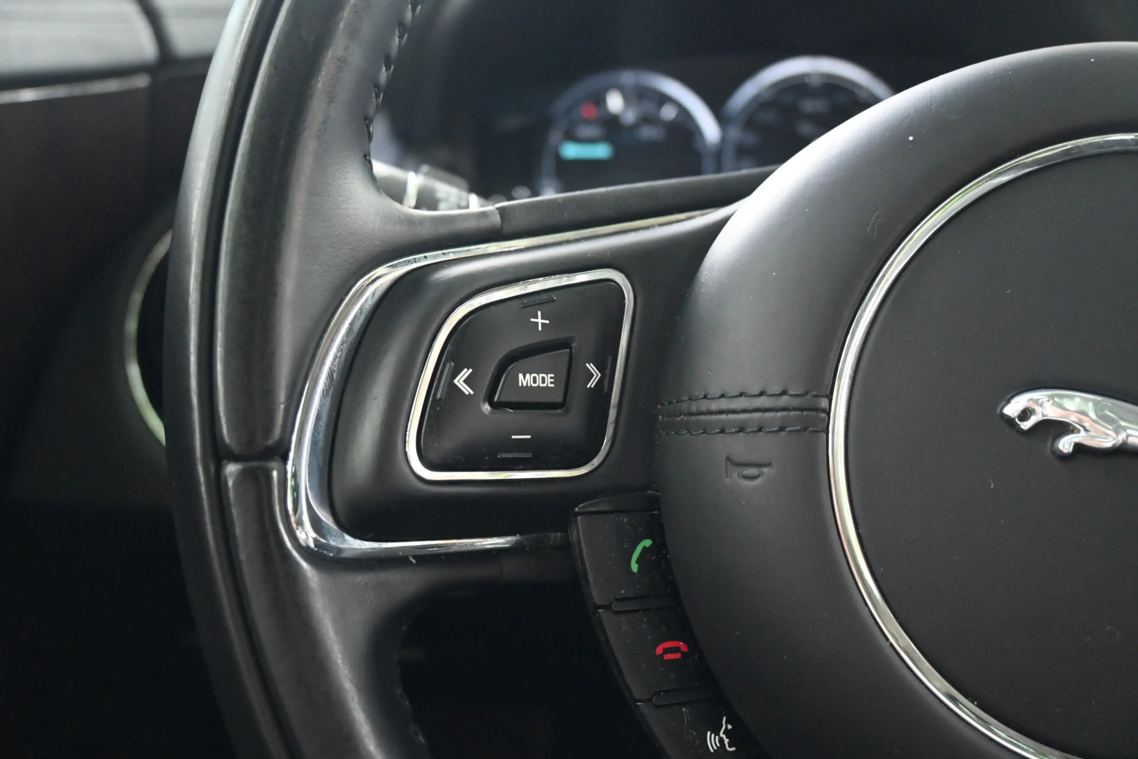 Jaguar XJ 3.0 V6D Premium Luxury — photo 18