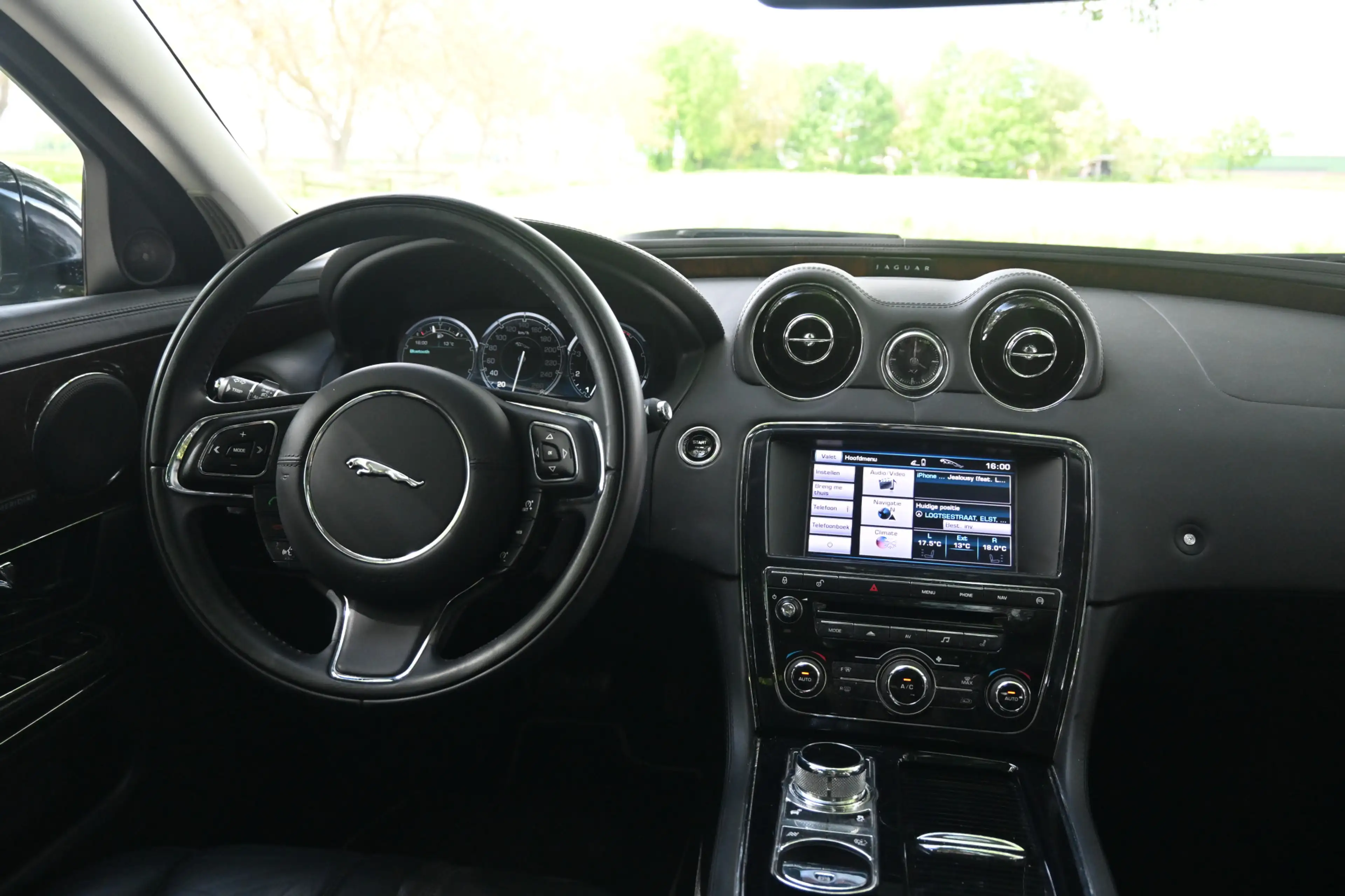 Jaguar XJ 3.0 V6D Premium Luxury — photo 6