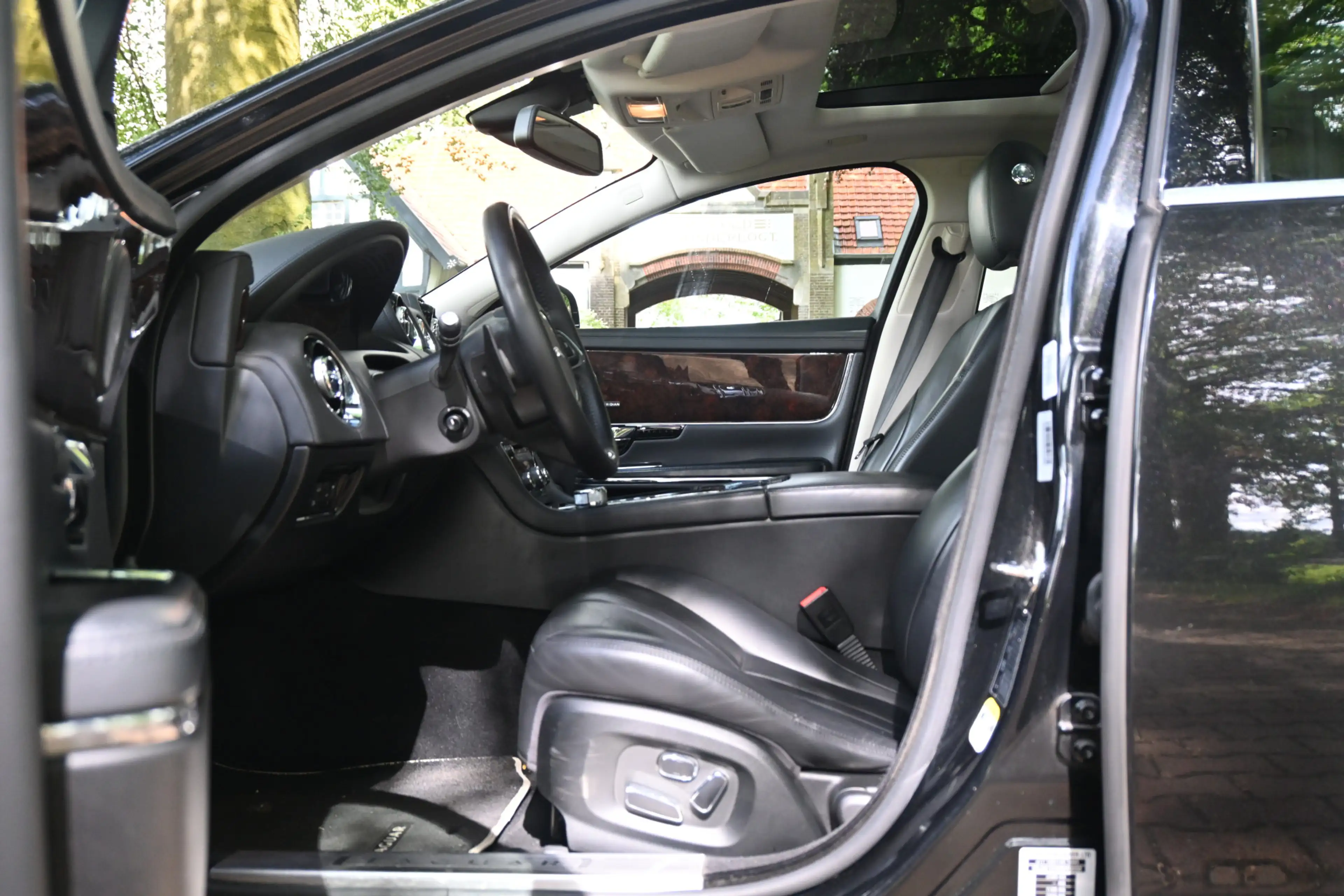 Jaguar XJ 3.0 V6D Premium Luxury — photo 2