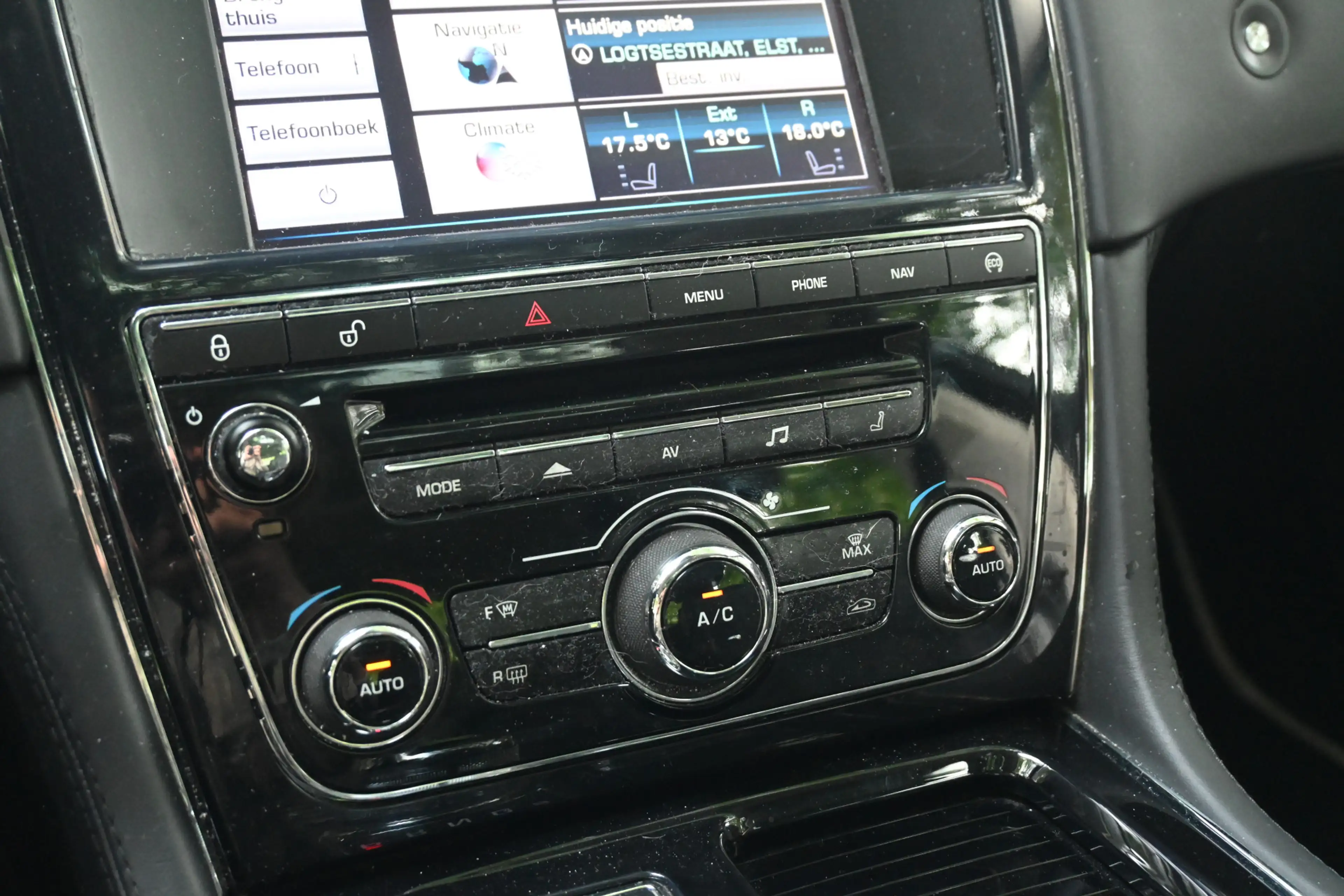 Jaguar XJ 3.0 V6D Premium Luxury — photo 27