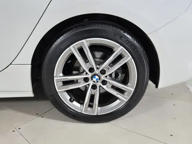 BMW 1 Series view 15