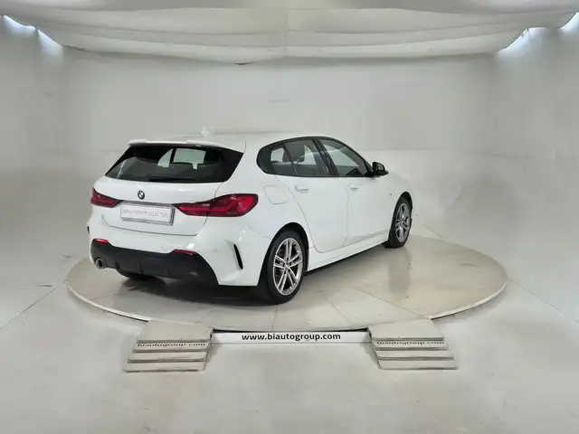 BMW 1 Series view 5