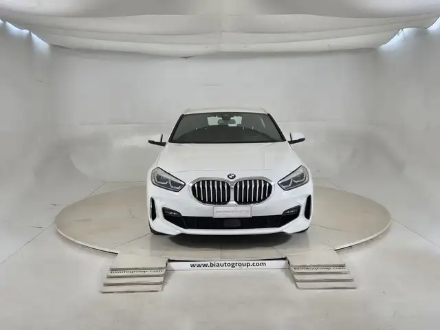 BMW 1 Series view 3