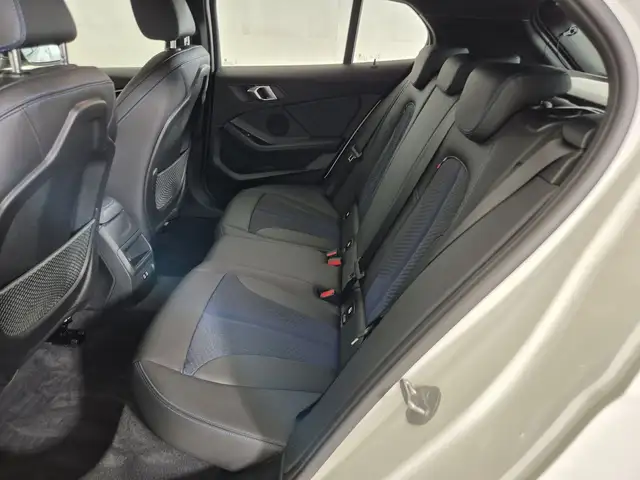 BMW 1 Series view 8