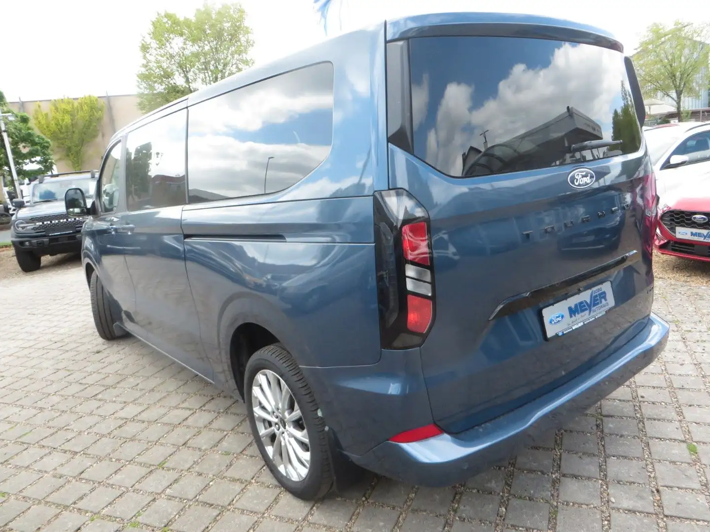Ford Tourneo Custom L2 Tourneo Titanium Automatik AWD Blau - 2